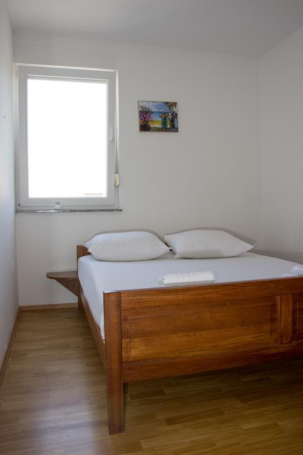 Apartments Sv. Jelena 2 Pag Town Bagian luar foto