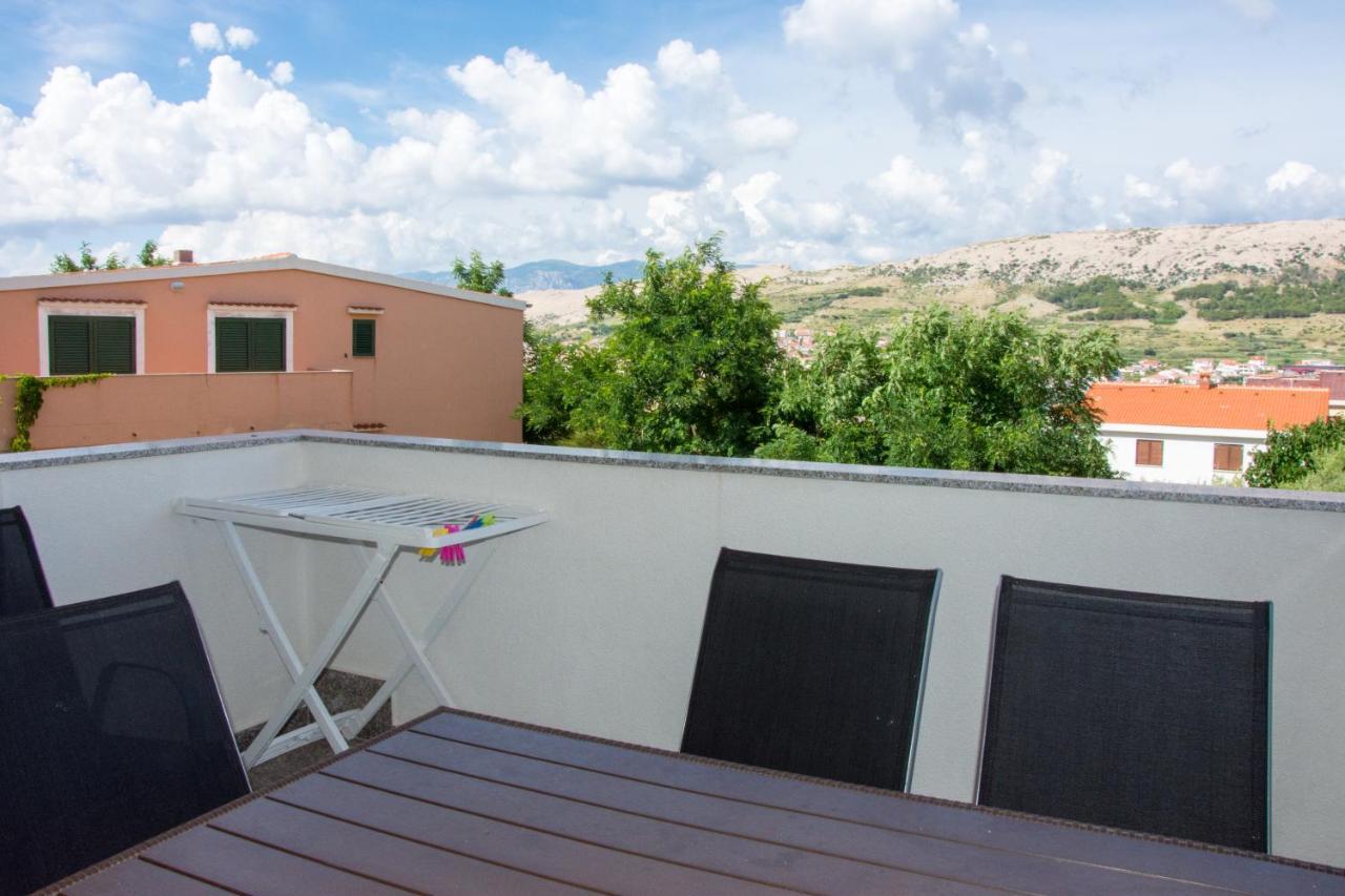 Apartments Sv. Jelena 2 Pag Town Bagian luar foto