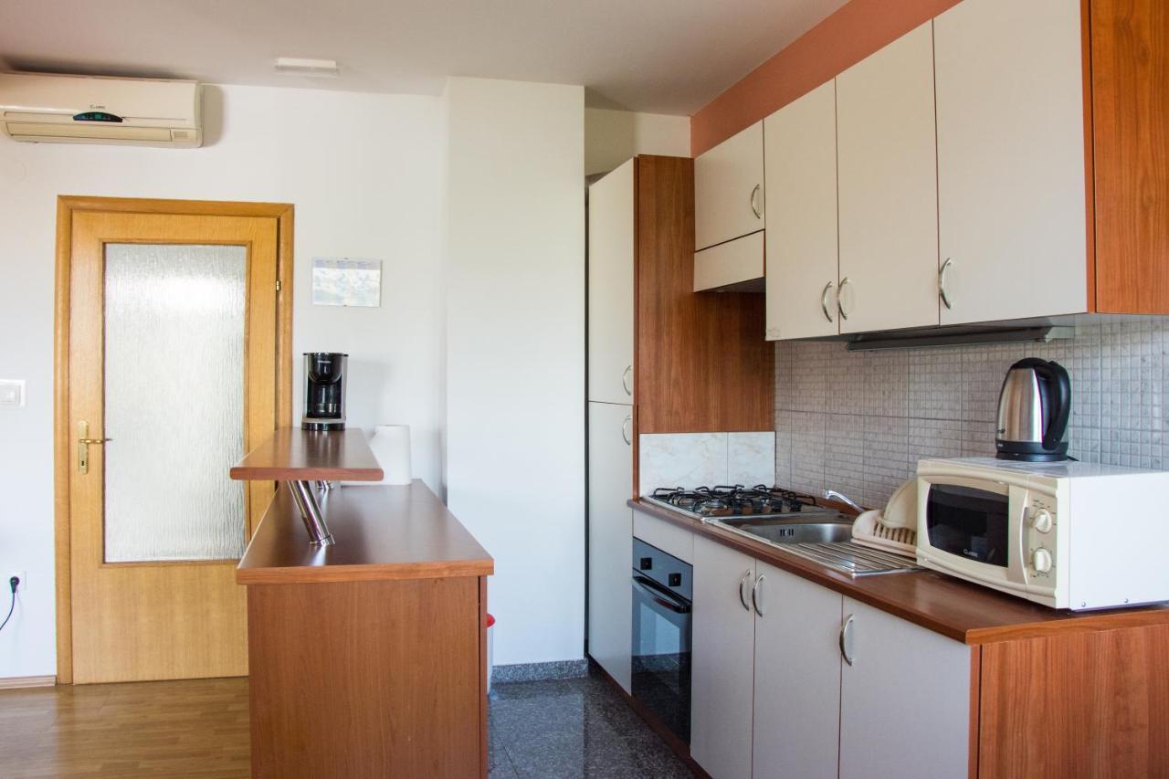 Apartments Sv. Jelena 2 Pag Town Bagian luar foto